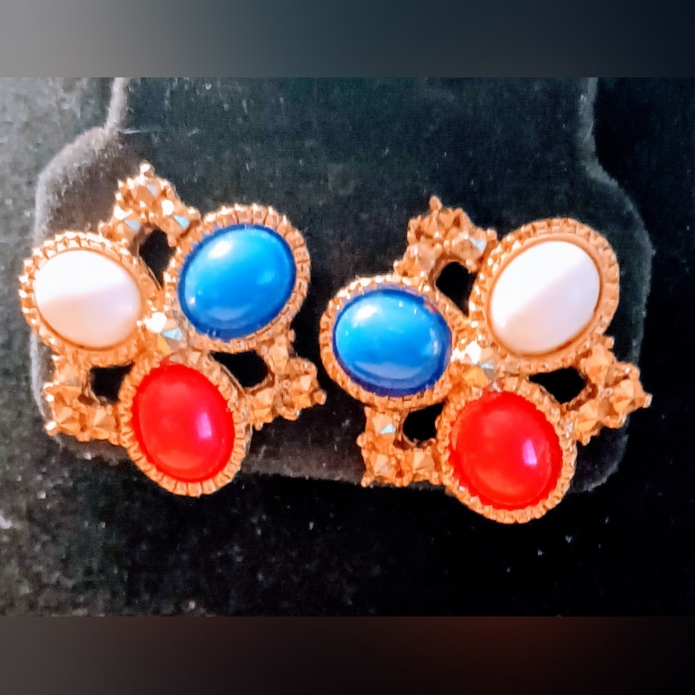 Vintage Sarah Coventry Red, white, Blue in Goldtone Ware  Clip On Earrings